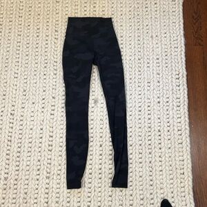 Lululemon wunder under hr camo 28’ leggings